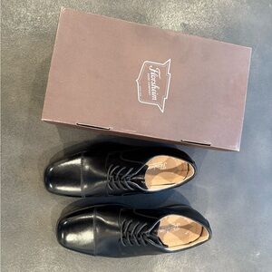 Florsheim Reveal Cap Toe Black Boys Dress Shoes - Size 6 - Worn Once